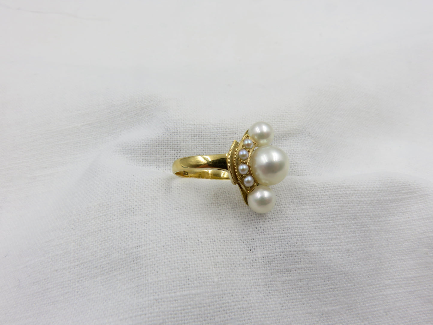 Circa 1950 18kt Yellow Gold Ring set with Cultured Pearls