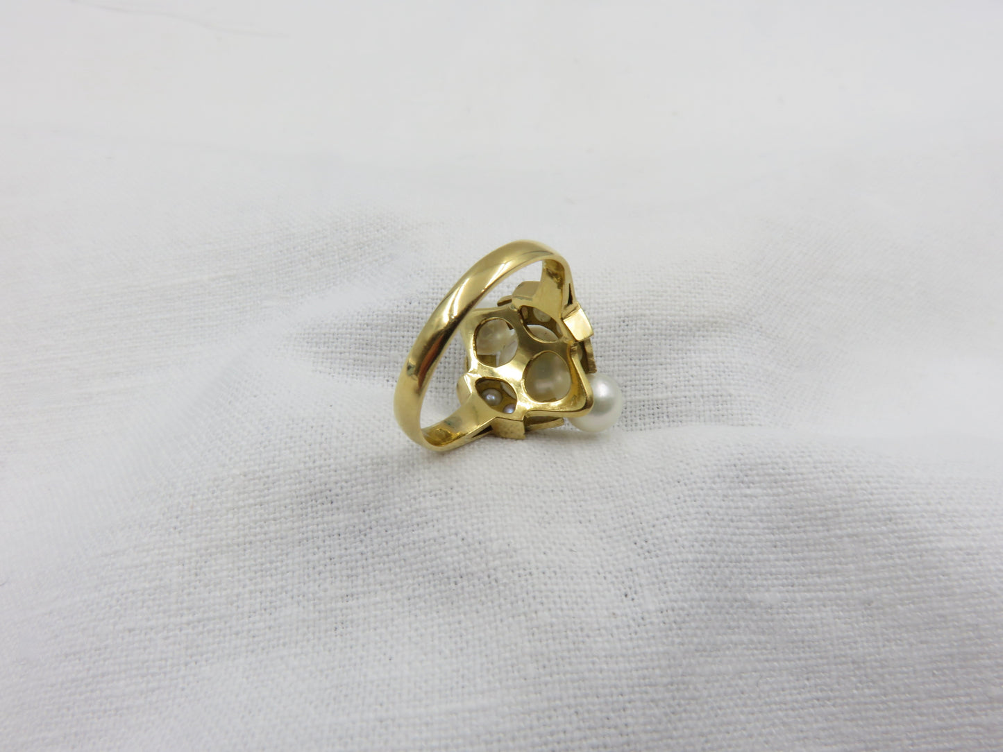 Circa 1950 18kt Yellow Gold Ring set with Cultured Pearls