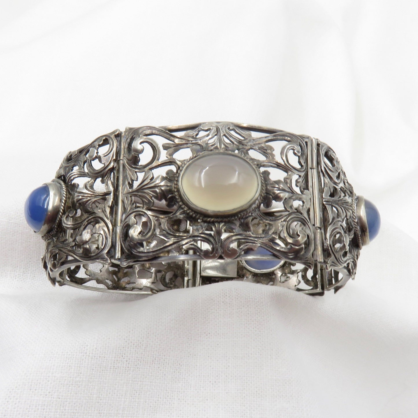 Circa 1910. Silver Filigree and Chalcedony Link Bracelet