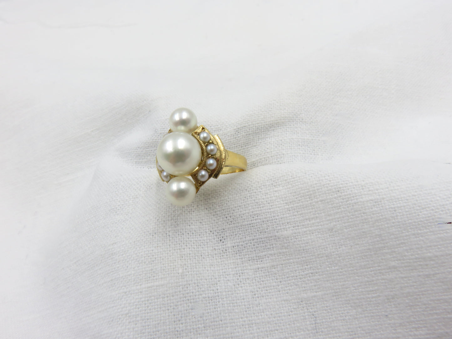 Circa 1950 18kt Yellow Gold Ring set with Cultured Pearls