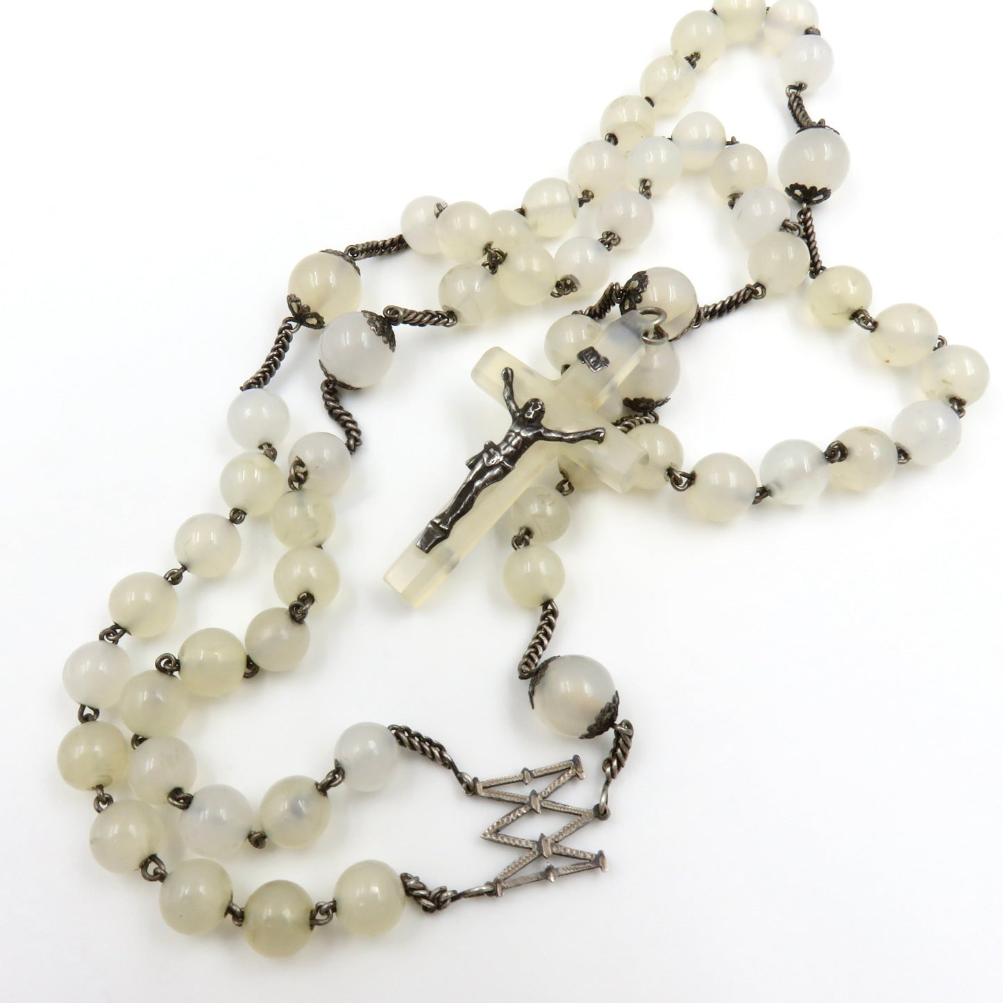 Circa 1820. European Chalcedony and Silver Rosary