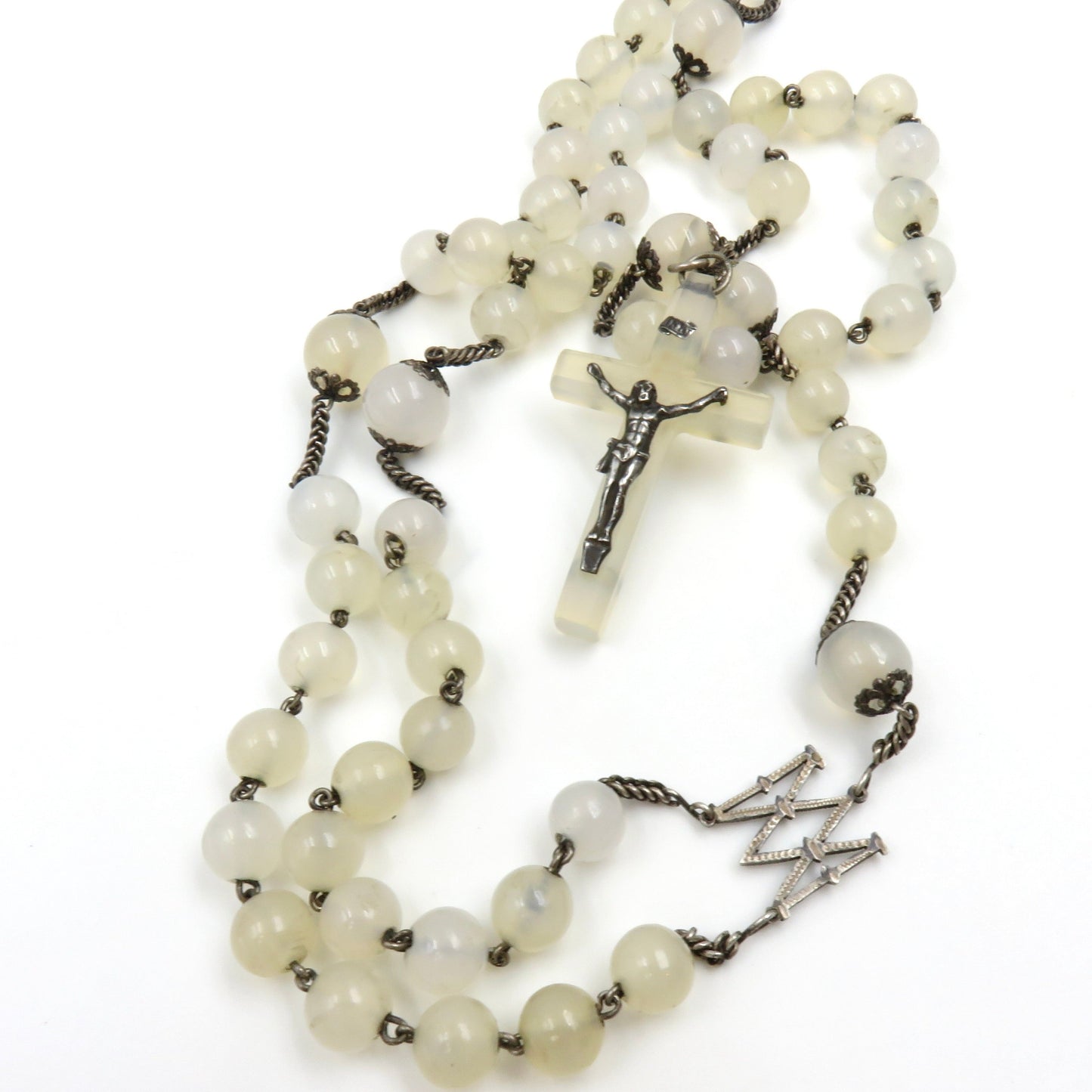 Circa 1820. European Chalcedony and Silver Rosary