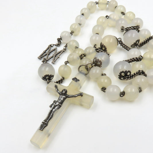 Circa 1820. European Chalcedony and Silver Rosary