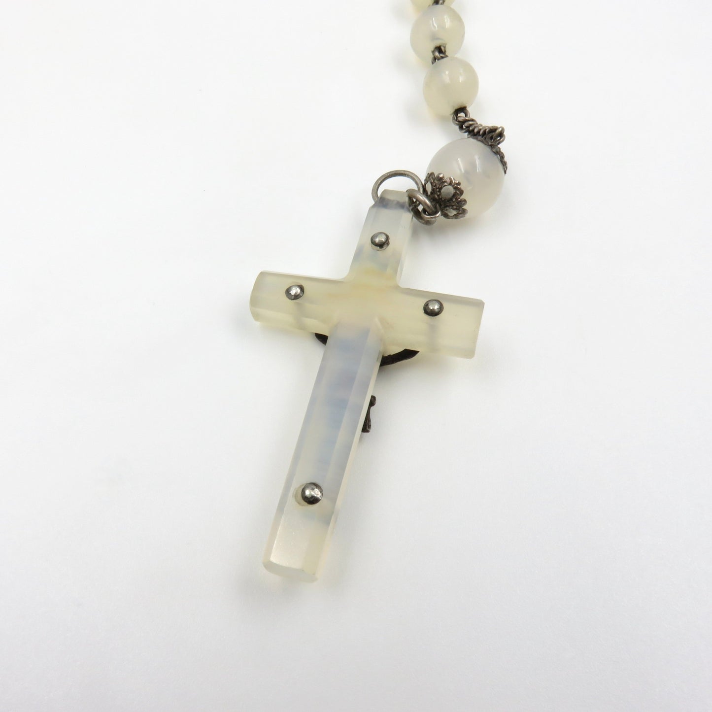 Circa 1820. European Chalcedony and Silver Rosary