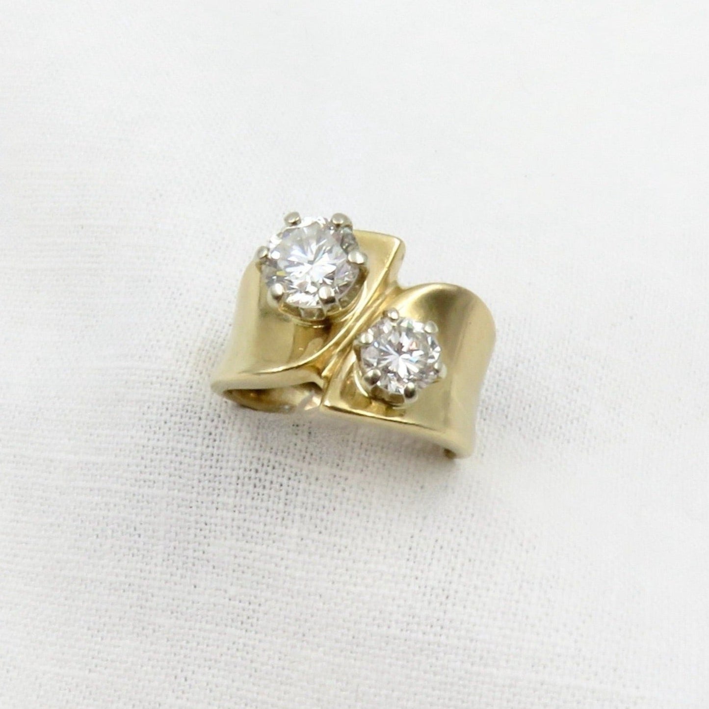 Circa 1970's. 14k Gold Ring set with Brilliant Cut Diamonds, 2.00ctw