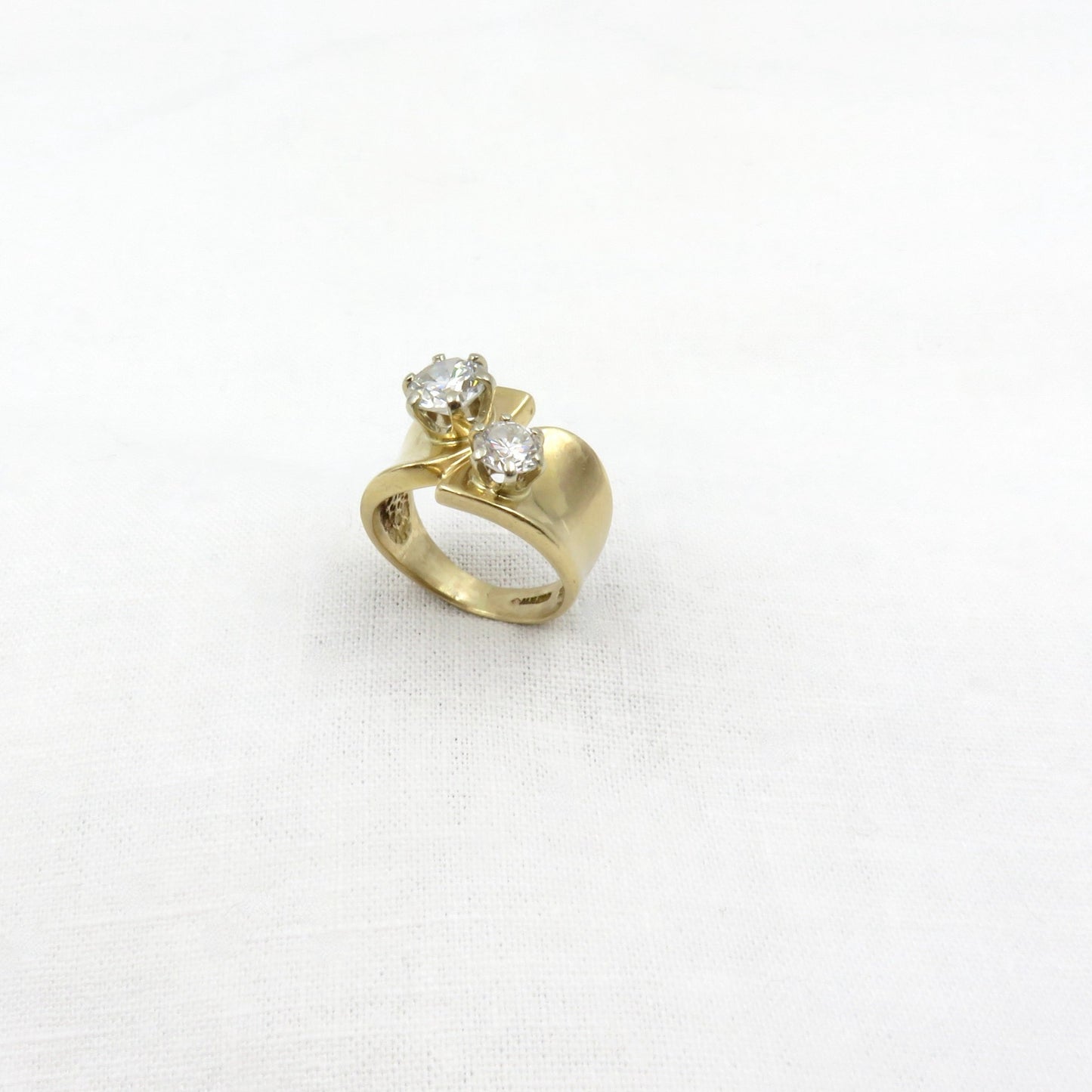 Circa 1970's. 14k Gold Ring set with Brilliant Cut Diamonds, 2.00ctw