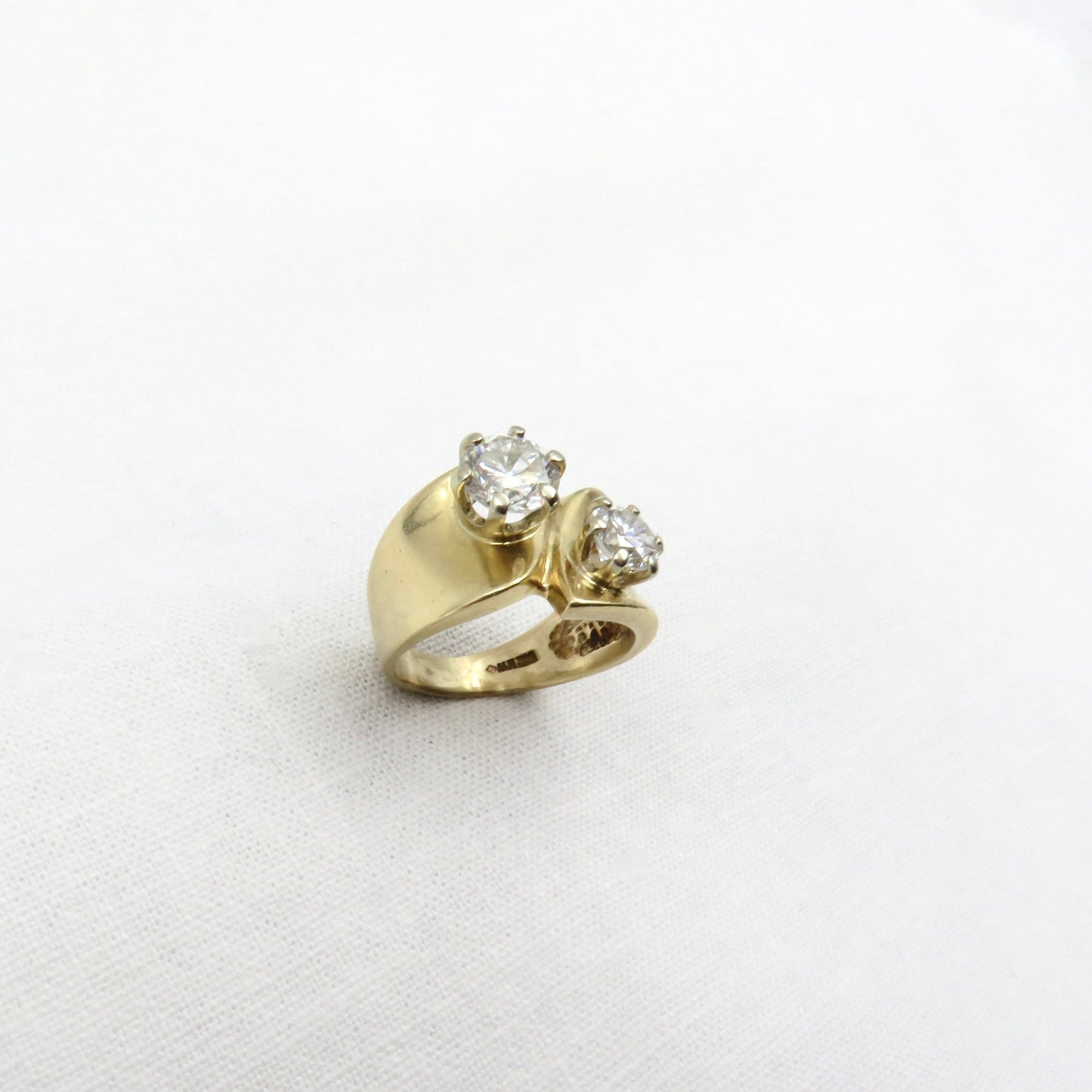 Circa 1970's. 14k Gold Ring set with Brilliant Cut Diamonds, 2.00ctw