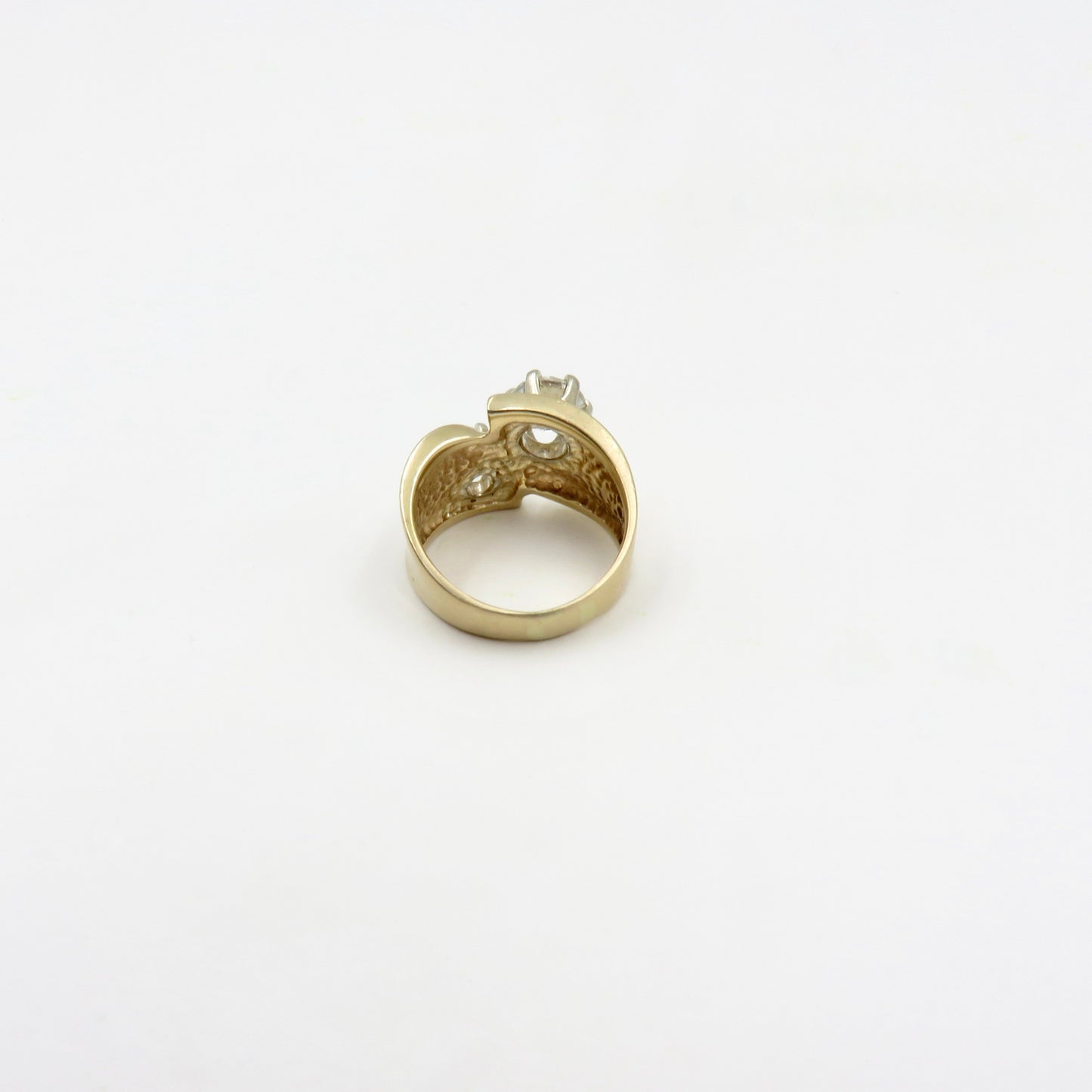 Circa 1970's. 14k Gold Ring set with Brilliant Cut Diamonds, 2.00ctw