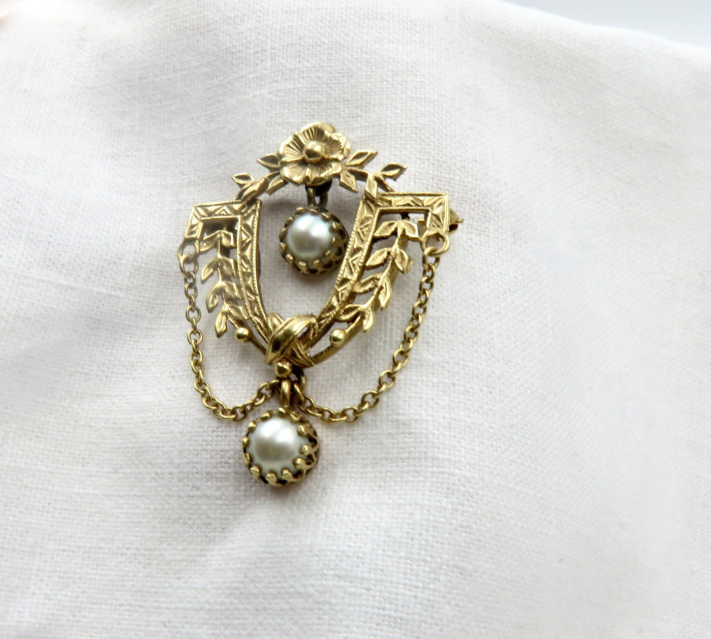 Circa 1900. 14kt Gold and Pearl Pendant Brooch