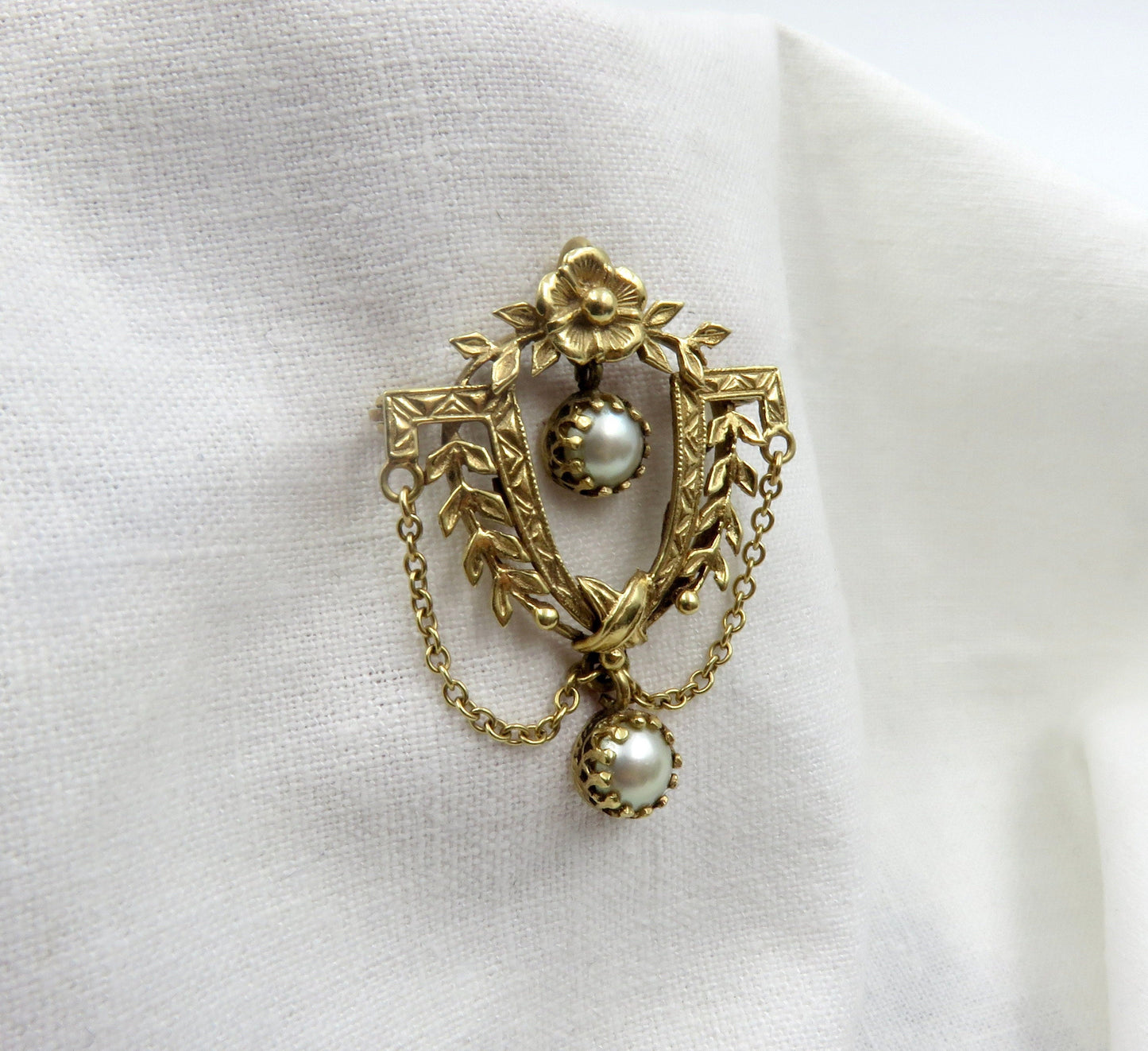 Circa 1900. 14kt Gold and Pearl Pendant Brooch